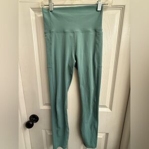 Vuori high waisted leggings